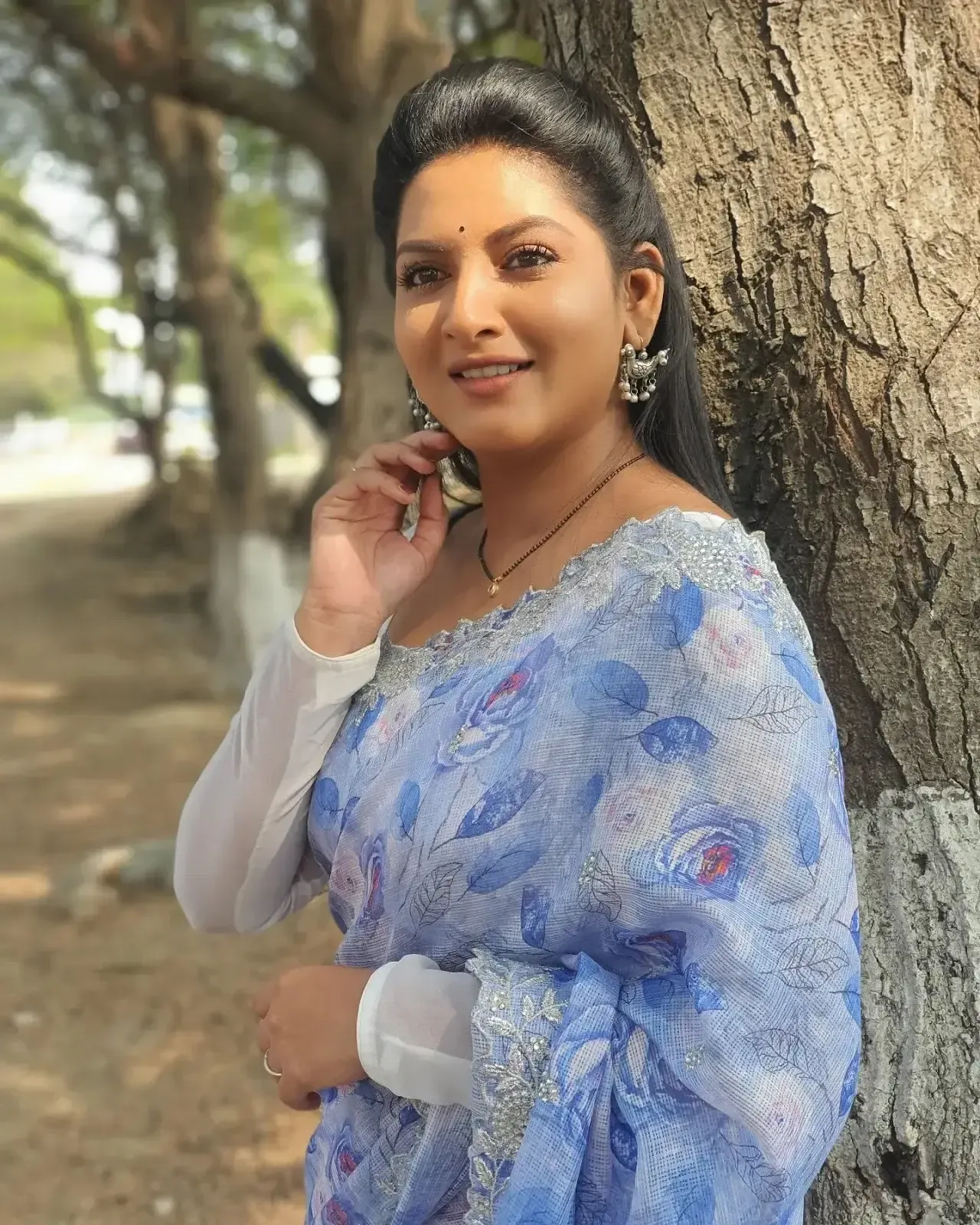 INDIAN TV ACTRESS PALLAVI RAMISETTY IN TRADITIONAL BLUE SAREE 3